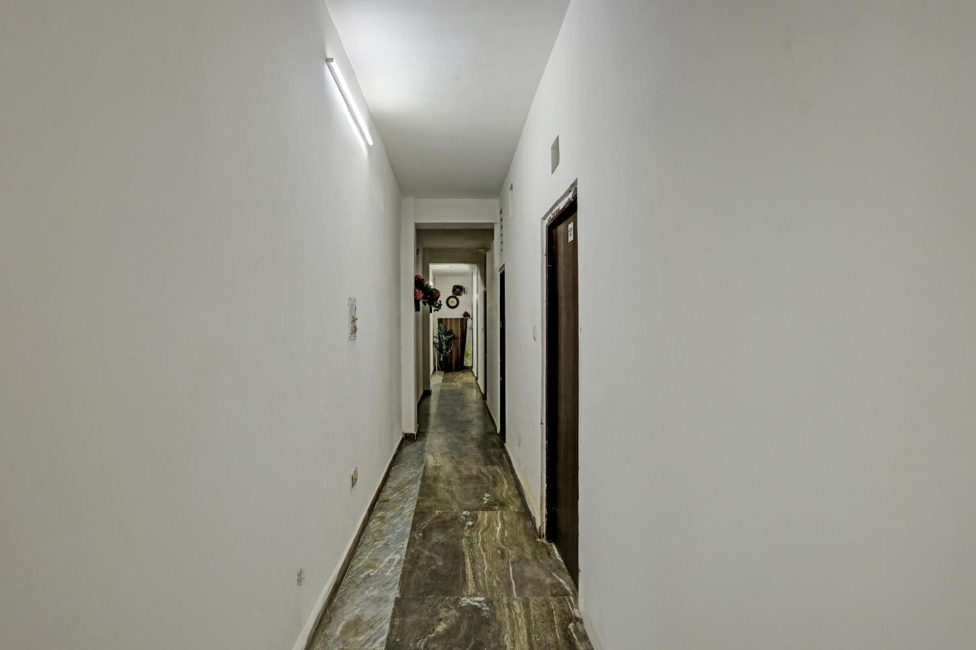 Hotel O Raaz Hotel เดลี ภายนอก รูปภาพ